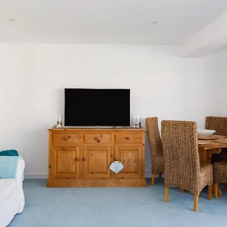Two Bed Seafront Escape In East Wittering Apartment Exterior photo