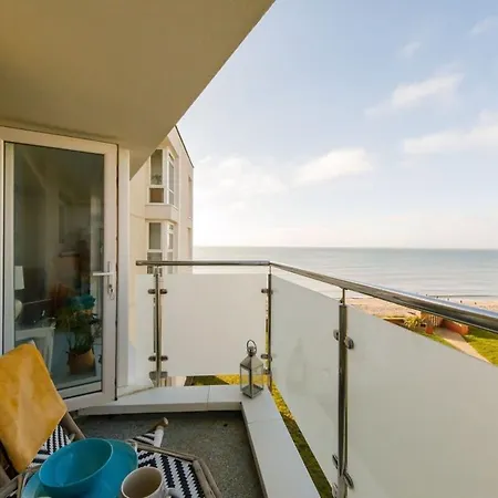 Two Bed Seafront Escape In East Wittering Apartment Exterior photo