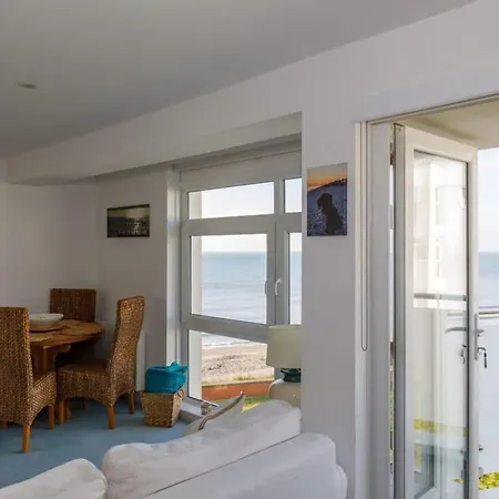 Two Bed Seafront Escape In East Wittering Apartment Exterior photo