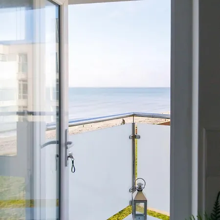 Two Bed Seafront Escape In East Wittering Apartment Exterior photo