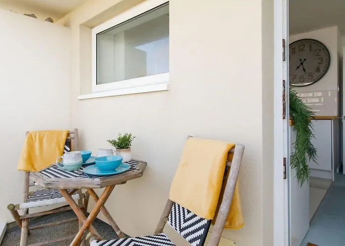 Two Bed Seafront Escape In East Wittering