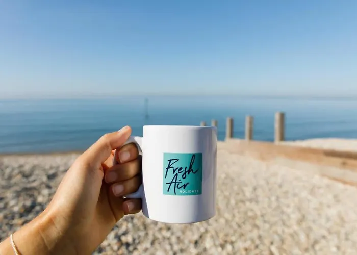 Two Bed Seafront Escape In East Wittering