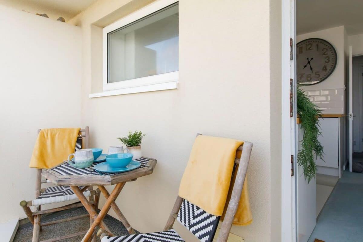 Two Bed Seafront Escape In * East Wittering