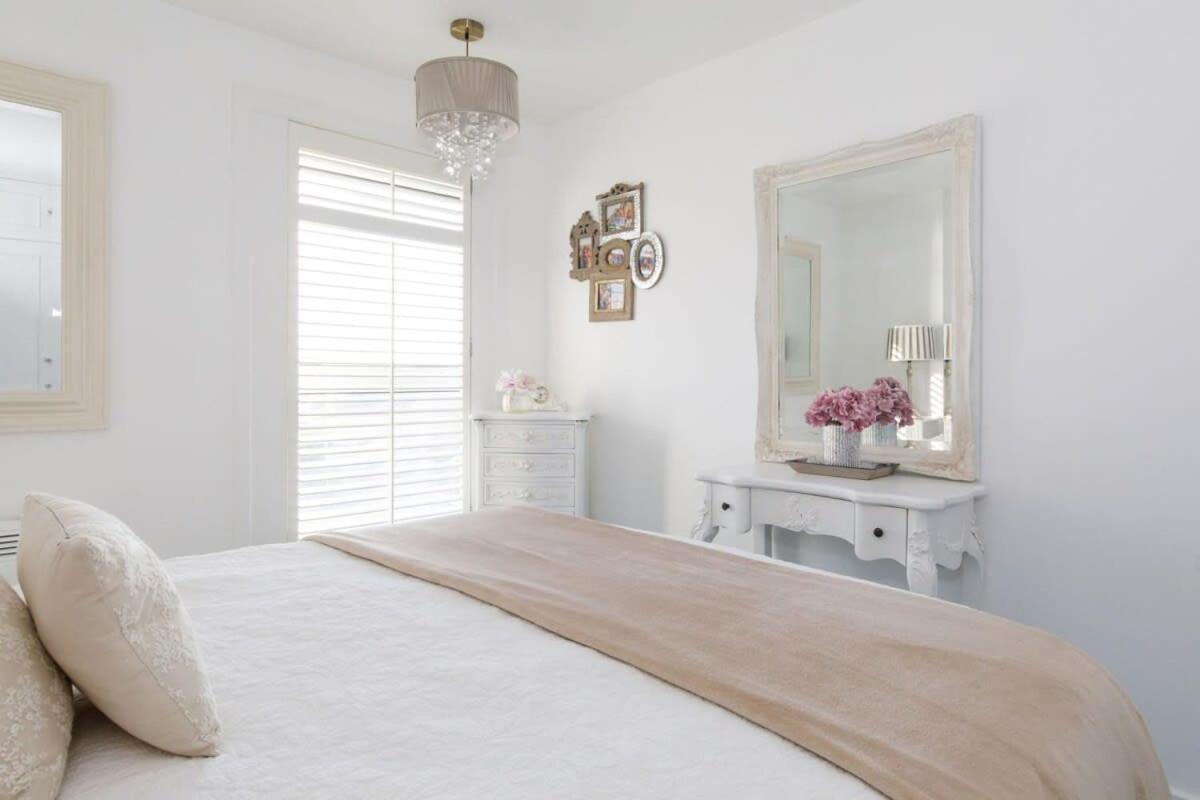 Apartment Two Bed Seafront Escape In *