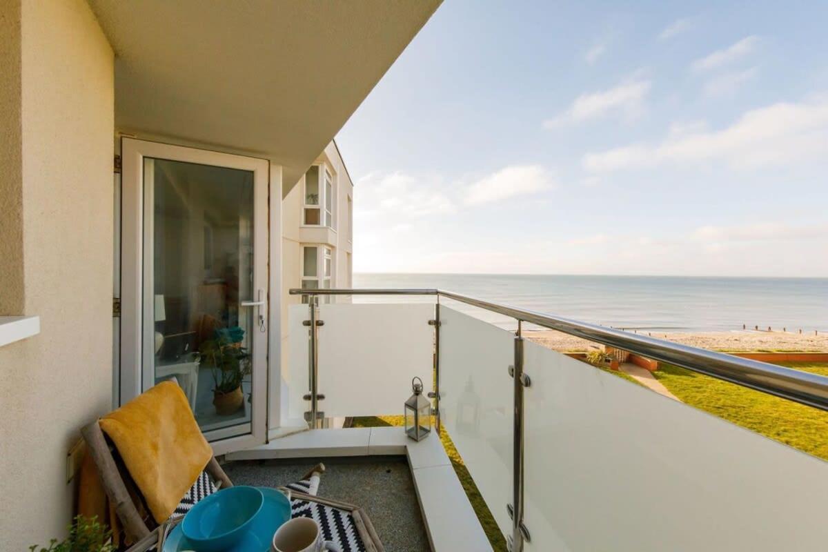 Two Bed Seafront Escape In Apartment East Wittering
