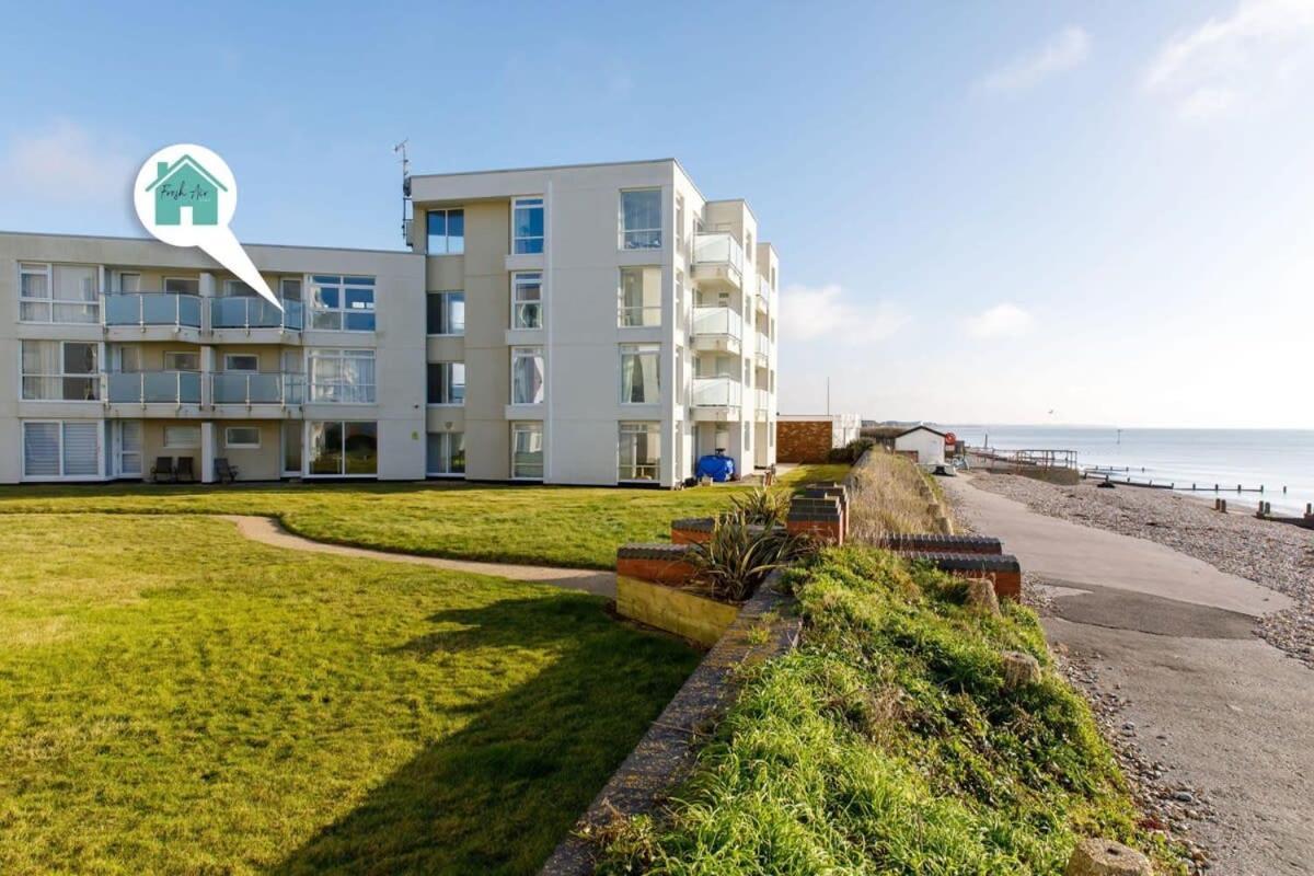 Apartment Two Bed Seafront Escape In *