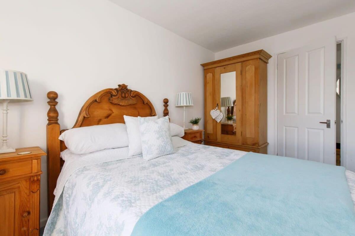 Apartment Two Bed Seafront Escape In *