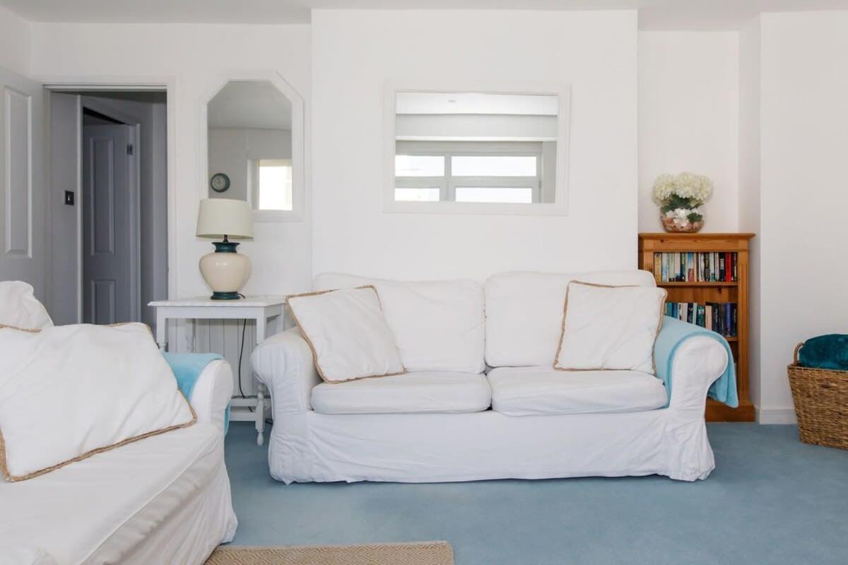 Apartment Two Bed Seafront Escape In East Wittering